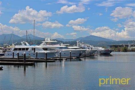 Subic Bay Yacht Club: Fancy recreation in Subic .